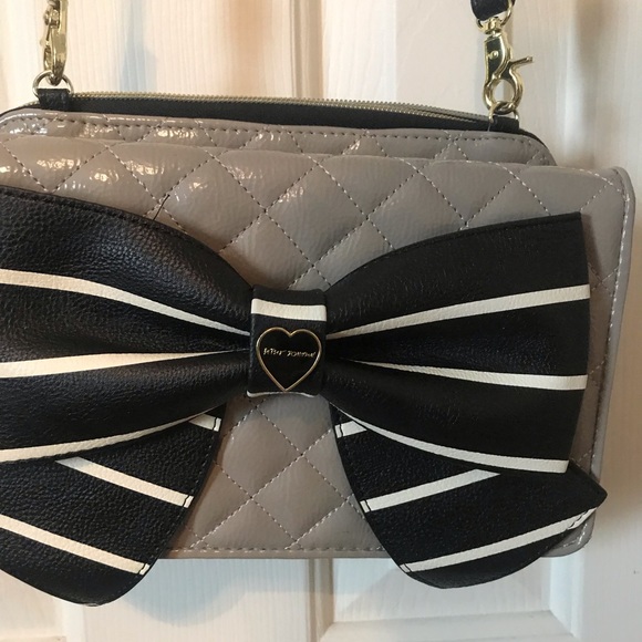 Crossbody Betsy Johnson purse - Picture 1 of 2